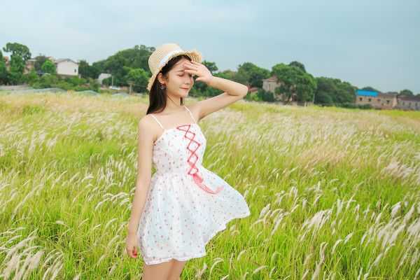 荣获金球奖!受伤的罗德里拄着拐杖上台领奖