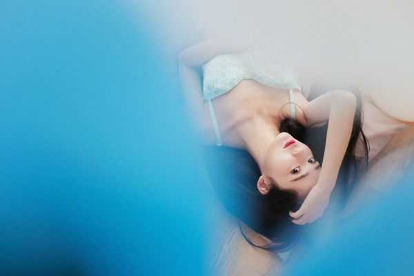 客战好友约基奇！东契奇背着书包入场 还甩出一个blink