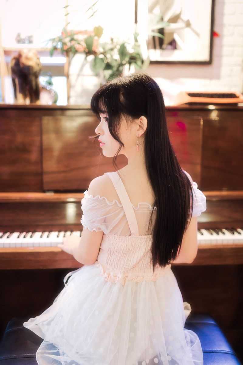 🤣小朋友穿绿军11号 马祖拉特意检查了一眼球衣后印的啥名字